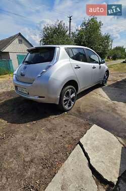 Хэтчбек Nissan Leaf 2014 в 