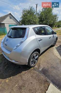 Хэтчбек Nissan Leaf 2014 в 