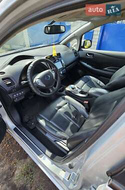 Хэтчбек Nissan Leaf 2014 в 