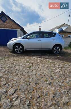 Хэтчбек Nissan Leaf 2014 в 