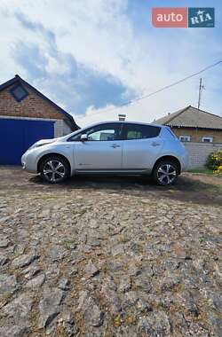 Хэтчбек Nissan Leaf 2014 в 