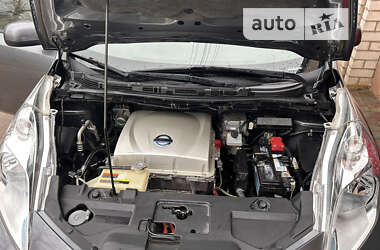 Хетчбек Nissan Leaf 2014 в 