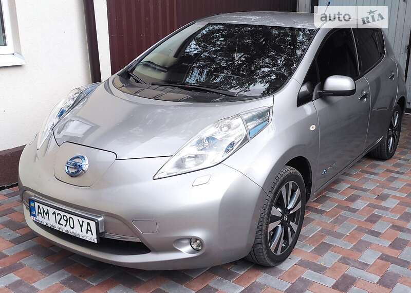 Хэтчбек Nissan Leaf 2015 в Житомире