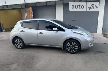 Хэтчбек Nissan Leaf 2015 в Черноморске