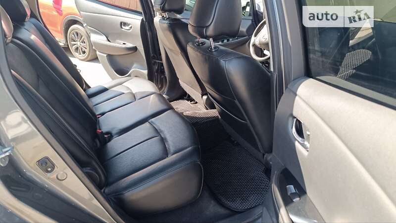 Хетчбек Nissan Leaf 2016 в Дніпрі