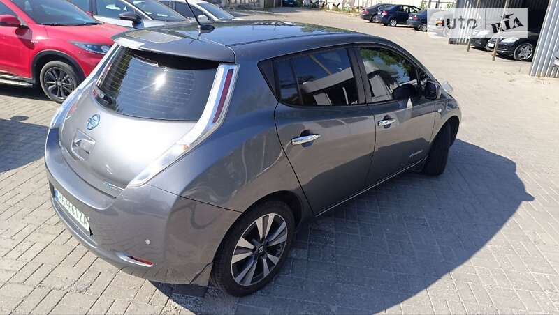 Хетчбек Nissan Leaf 2016 в Дніпрі