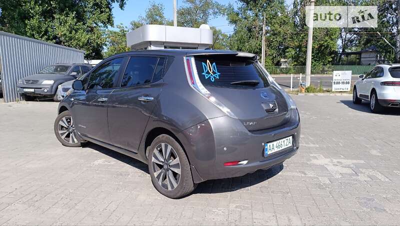 Хетчбек Nissan Leaf 2016 в Дніпрі