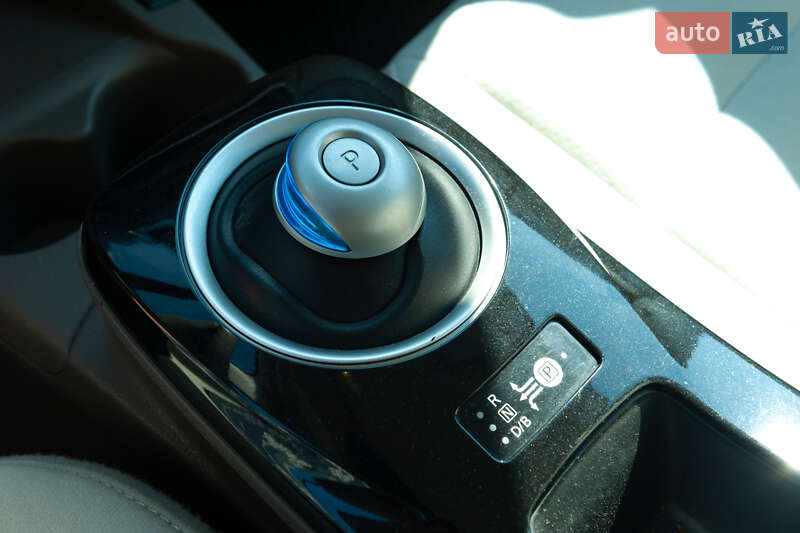 Хэтчбек Nissan Leaf 2015 в Черновцах