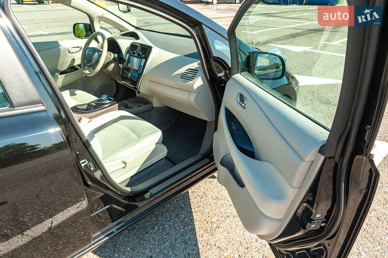 Хэтчбек Nissan Leaf 2015 в Черновцах