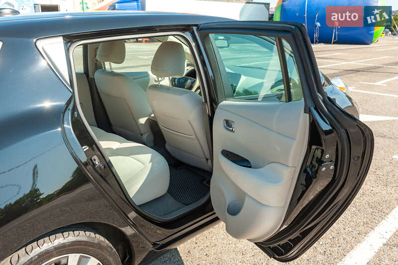 Хэтчбек Nissan Leaf 2015 в Черновцах