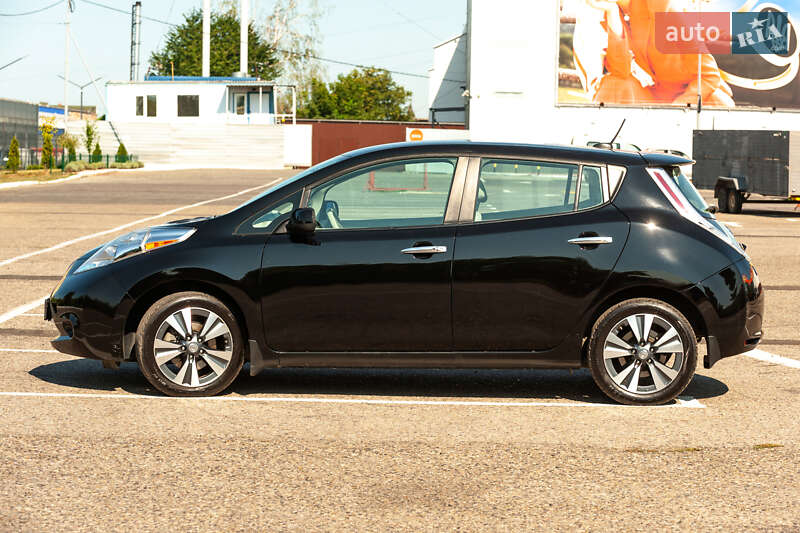 Хэтчбек Nissan Leaf 2015 в Черновцах