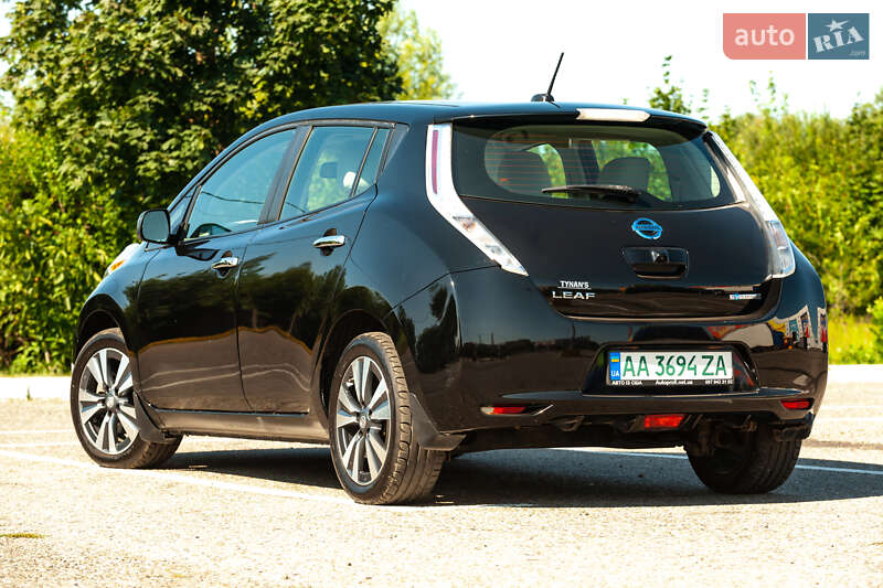 Хэтчбек Nissan Leaf 2015 в Черновцах