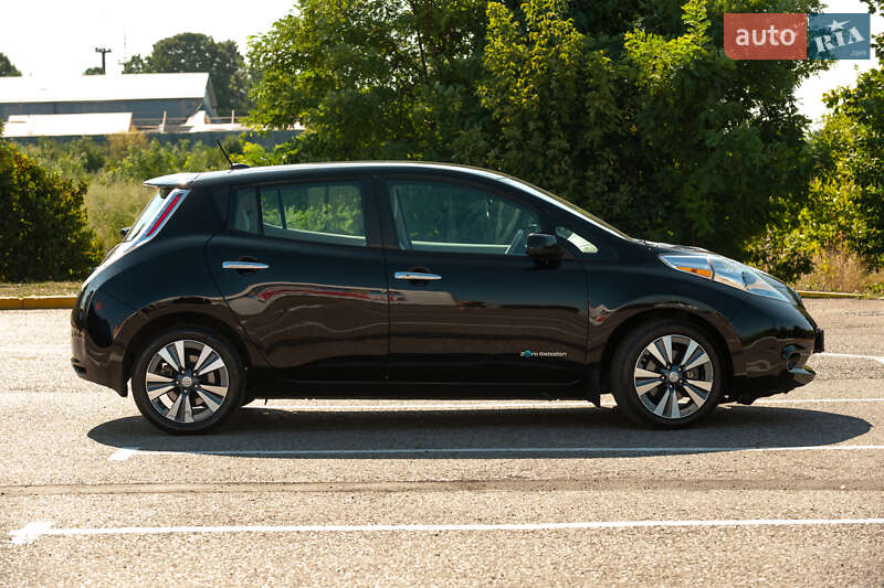 Хэтчбек Nissan Leaf 2015 в Черновцах