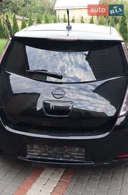 Хэтчбек Nissan Leaf 2012 в 