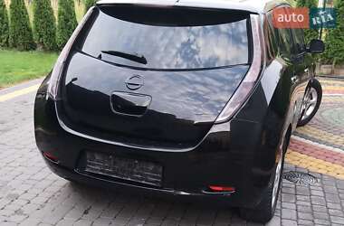 Хэтчбек Nissan Leaf 2012 в 