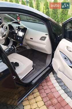 Хэтчбек Nissan Leaf 2012 в 