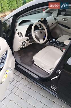 Хэтчбек Nissan Leaf 2012 в 