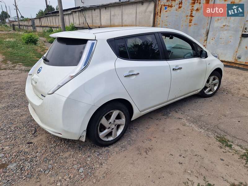 Хэтчбек Nissan Leaf 2015 в Черкассах