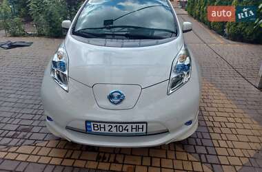 Хэтчбек Nissan Leaf 2013 в 