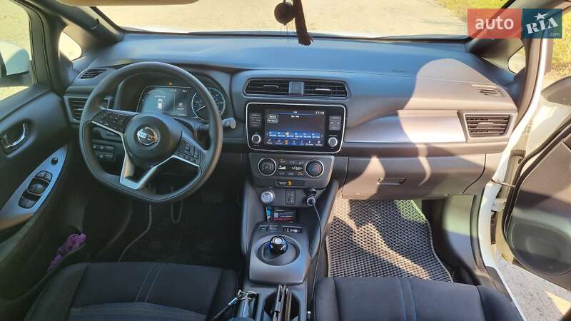 Хетчбек Nissan Leaf 2022 в Дніпрі