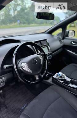 Хетчбек Nissan Leaf 2014 в Чернівцях