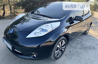 Хэтчбек Nissan Leaf 2015 в Днепре