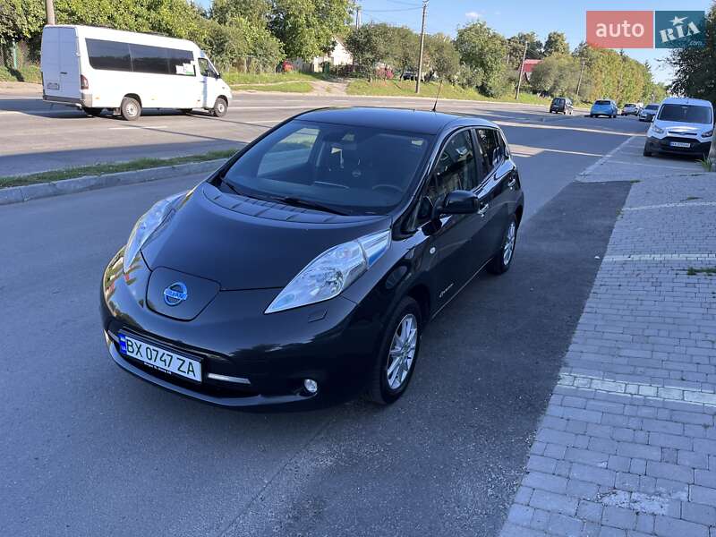 Хэтчбек Nissan Leaf 2016 в Хмельницком