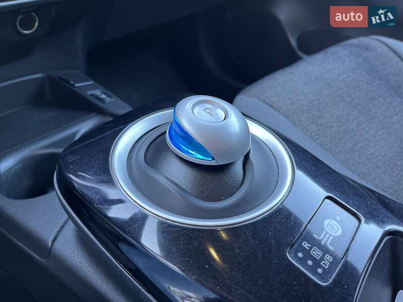 Хэтчбек Nissan Leaf 2016 в Хмельницком