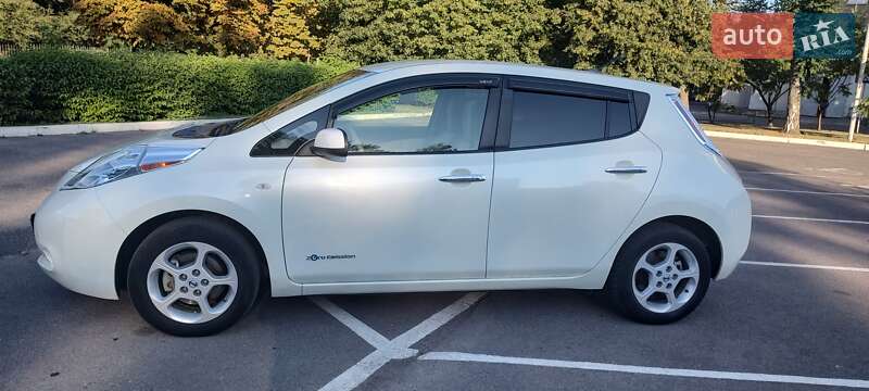 Хэтчбек Nissan Leaf 2012 в Черкассах