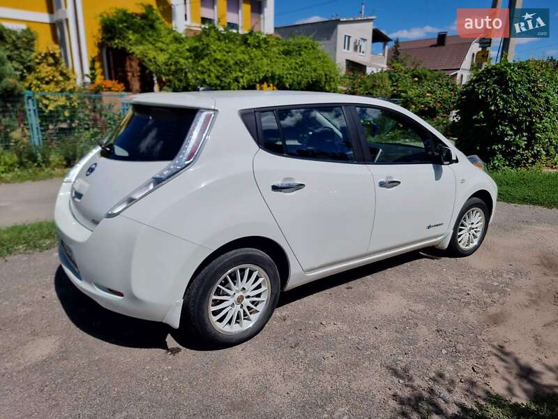 Хэтчбек Nissan Leaf 2014 в Днепре