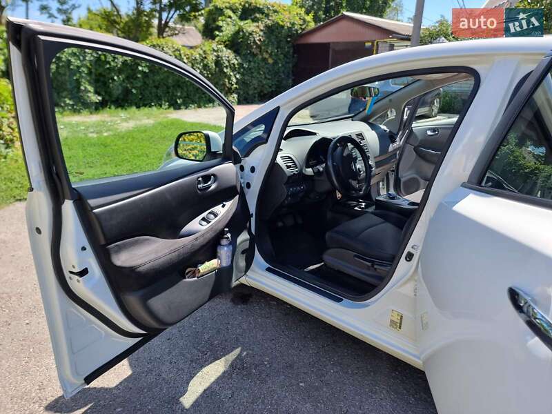 Хэтчбек Nissan Leaf 2014 в Днепре