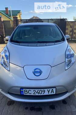 Хэтчбек Nissan Leaf 2012 в Городке