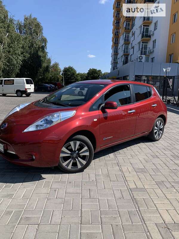 Хетчбек Nissan Leaf 2014 в Черкасах