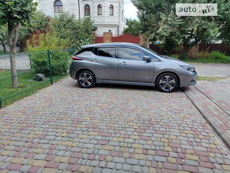 Хэтчбек Nissan Leaf 2019 в Днепре