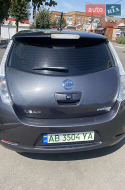 Хэтчбек Nissan Leaf 2013 в 