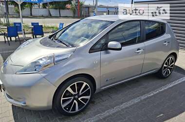 Хетчбек Nissan Leaf 2014 в Житомирі