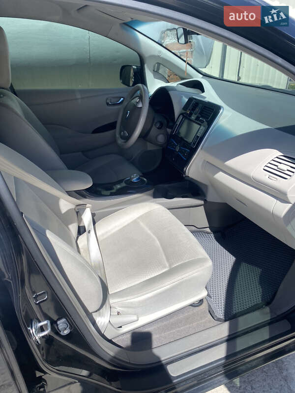 Хетчбек Nissan Leaf 2011 в Хмельницькому