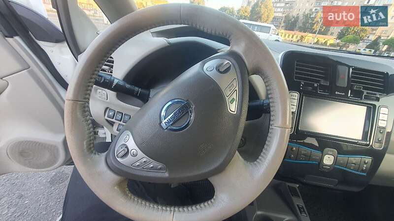 Хэтчбек Nissan Leaf 2014 в Каменском