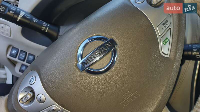Хэтчбек Nissan Leaf 2014 в Каменском