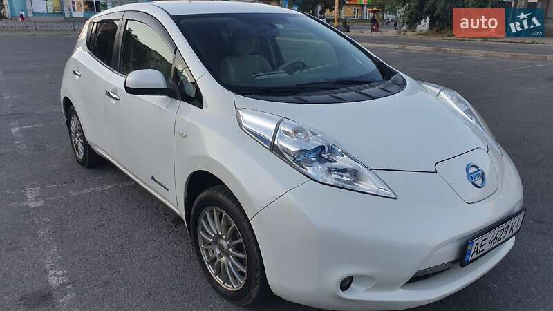 Хэтчбек Nissan Leaf 2014 в Каменском