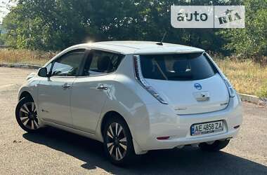 Хетчбек Nissan Leaf 2016 в Дніпрі