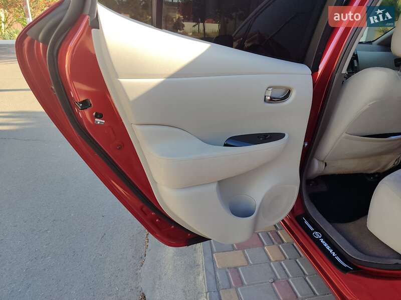 Хэтчбек Nissan Leaf 2012 в Белгороде-Днестровском