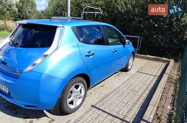Хэтчбек Nissan Leaf 2012 в 