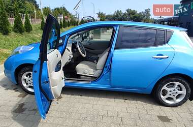 Хэтчбек Nissan Leaf 2012 в 