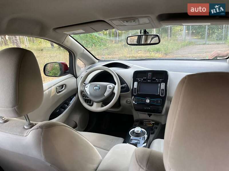 Хэтчбек Nissan Leaf 2012 в Киеве