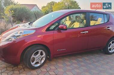 Хетчбек Nissan Leaf 2014 в 