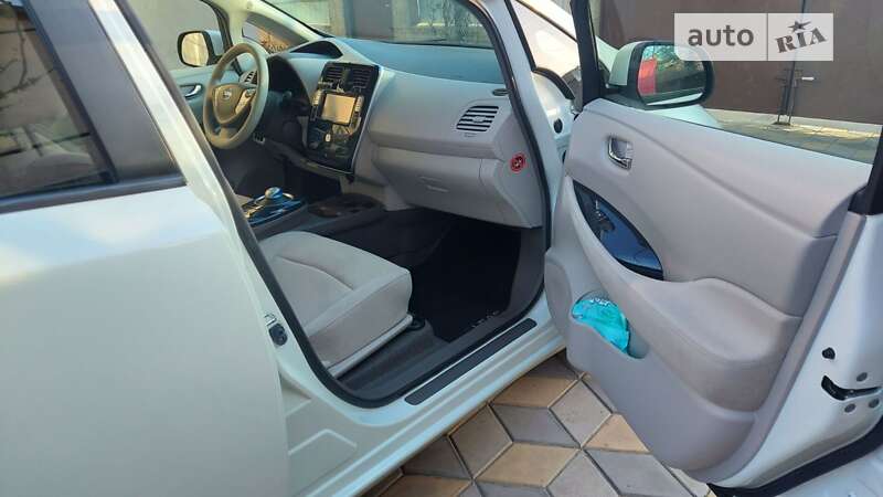 Хетчбек Nissan Leaf 2012 в Білгороді-Дністровському