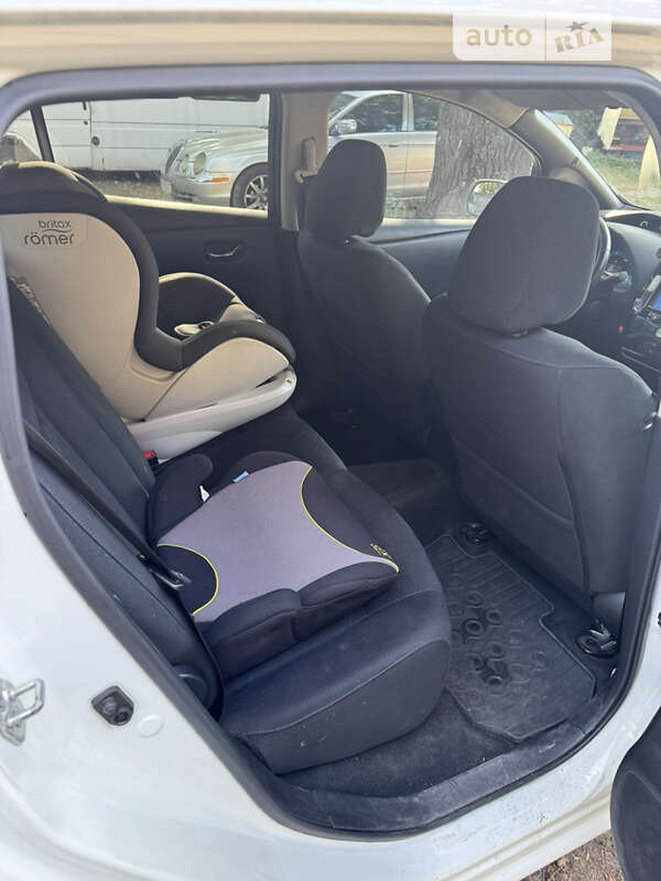 Хэтчбек Nissan Leaf 2013 в Киеве фото 10 Хэтчбек Nissan Leaf 2013 в Киеве