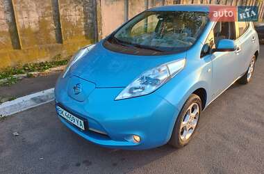Хэтчбек Nissan Leaf 2012 в 