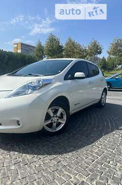 Хэтчбек Nissan Leaf 2015 в Днепре